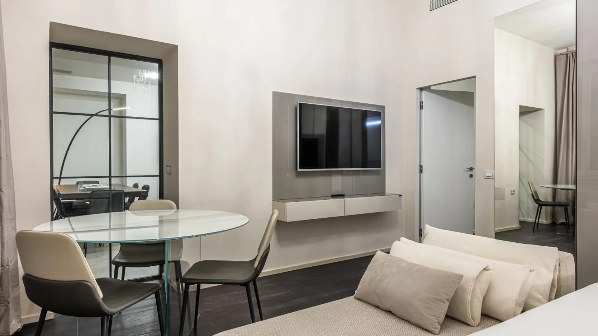 Brera - Grand Apartment With Hammam Milano