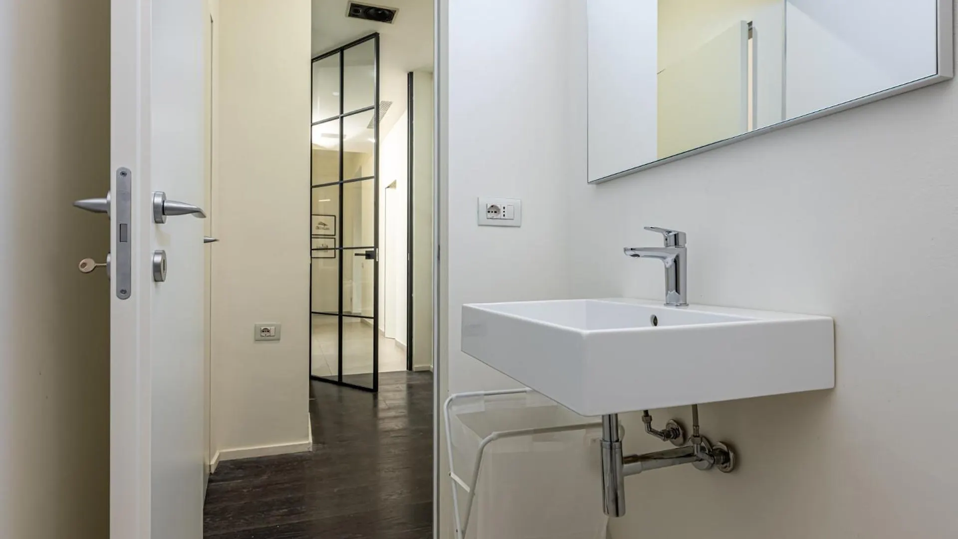 Brera - Grand Apartment With Hammam Milano