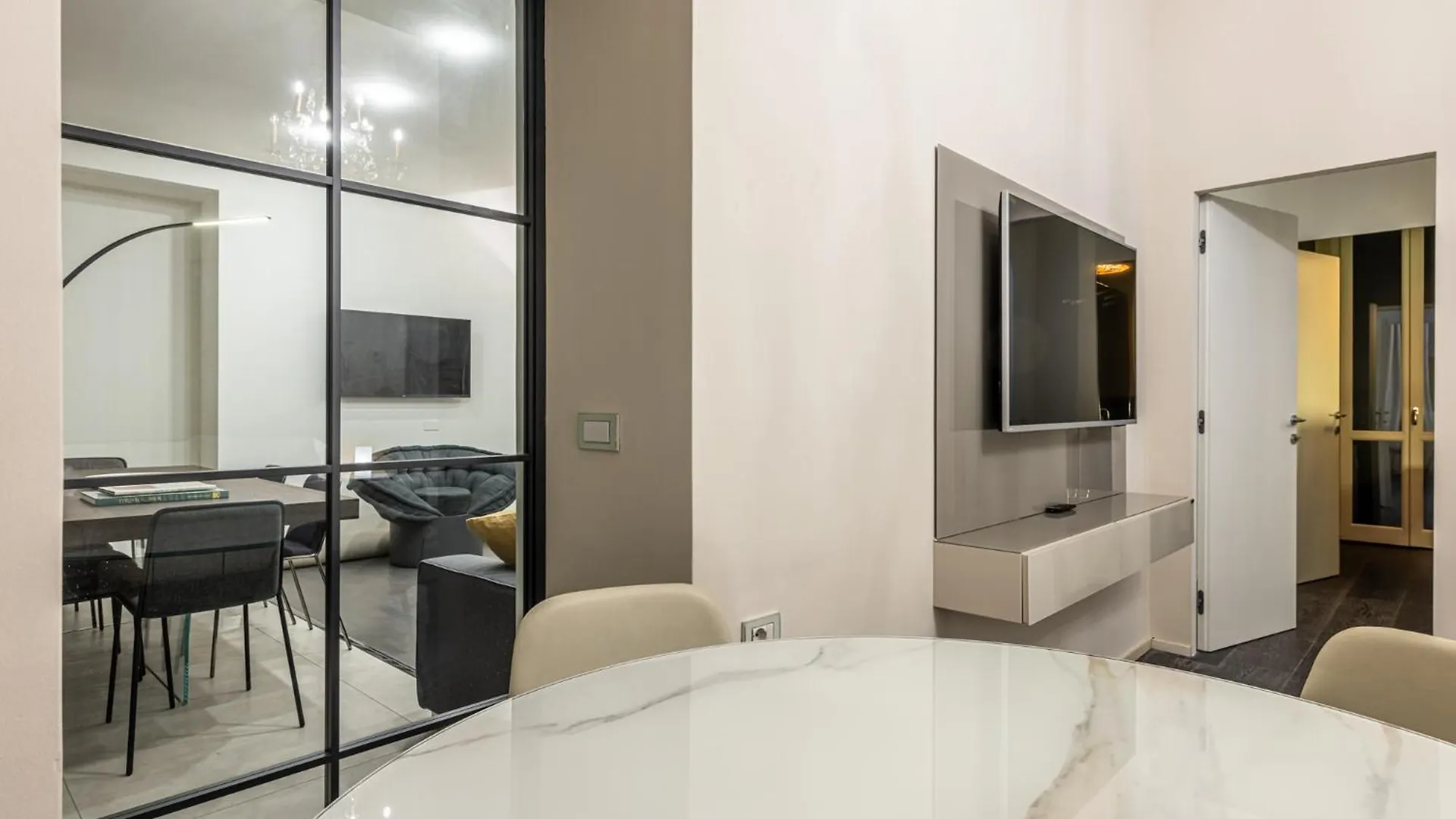 Brera - Grand Apartment With Hammam Milano