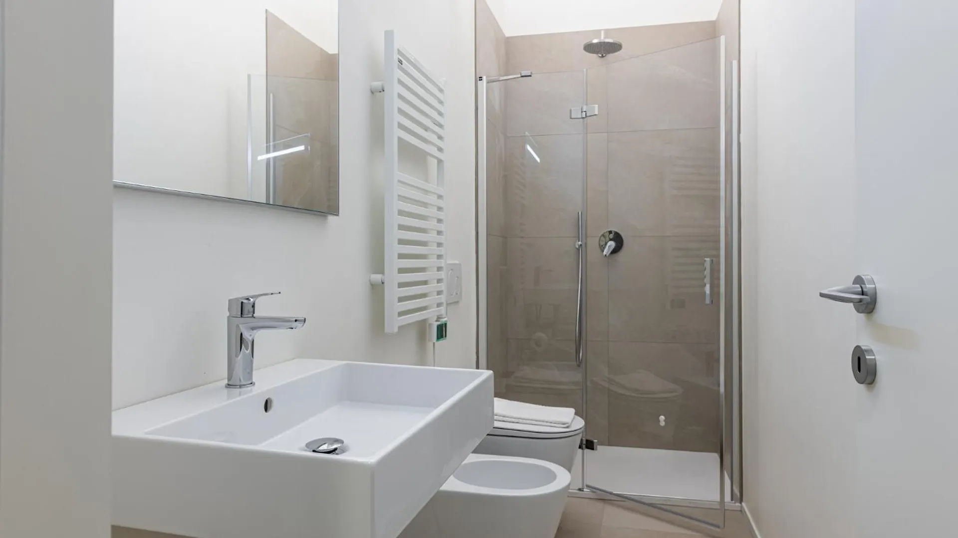 Brera - Grand Apartment With Hammam Milano